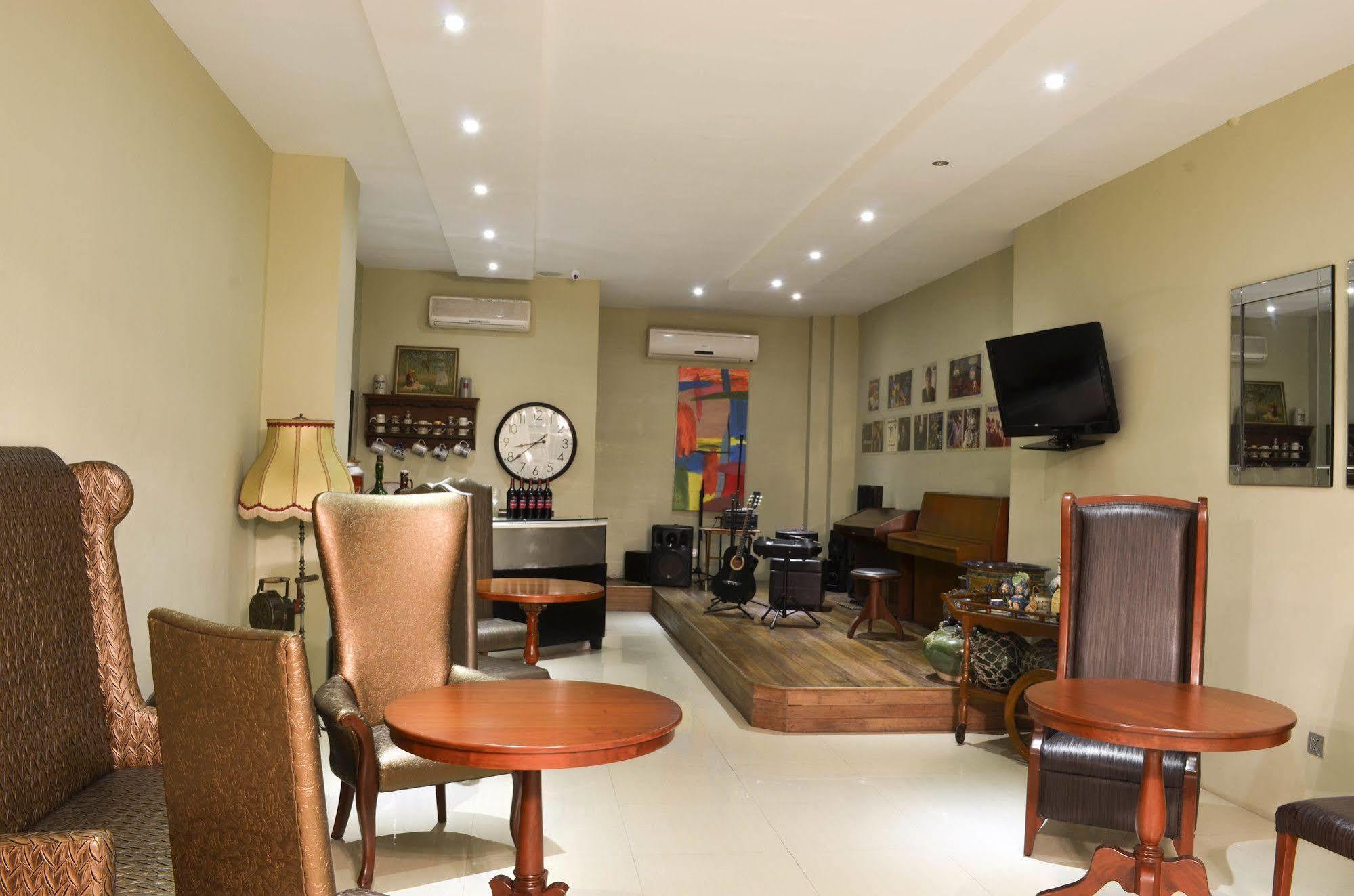 Ritz Hotel 2*